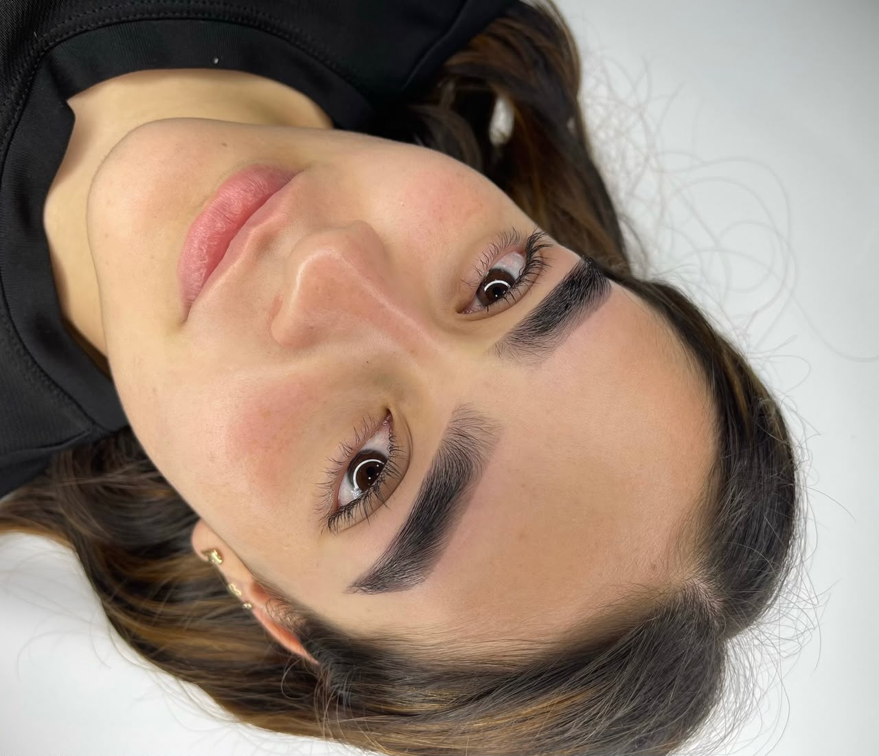 Trabajo real de diseño de cejas de Beauty Studio